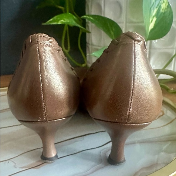 Stuart Weitzman Womens Bronze Leather Woven with Bow Kitten Heels Clean Size 5.5 - Picture 5 of 8